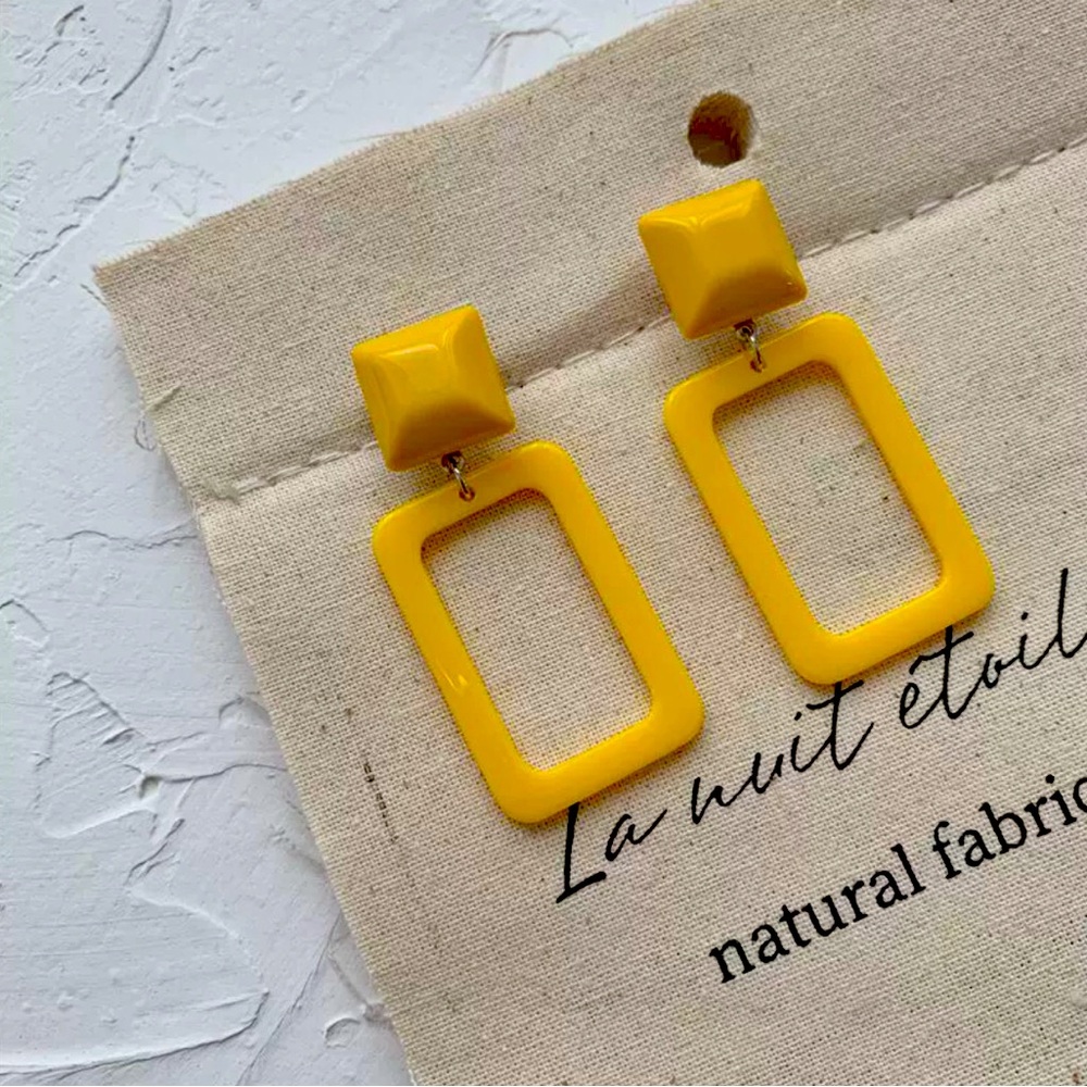 Arcrylic Vintage Hollow-out Earrings New